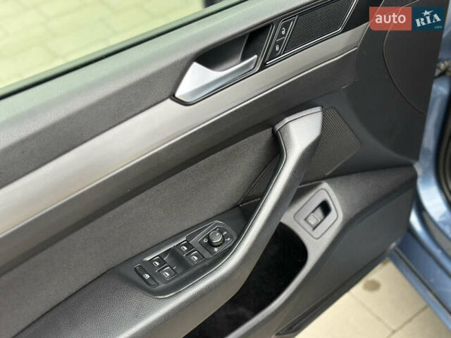 Синій Фольксваген Пассат, об'ємом двигуна 2 л та пробігом 287 тис. км за 15900 $, фото 38 на Automoto.ua