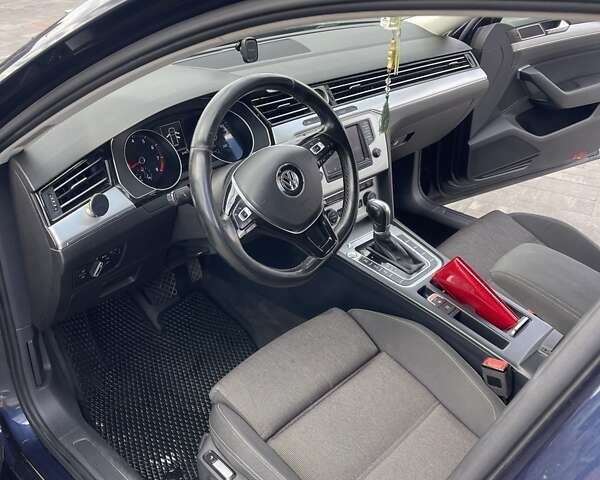 Синий Фольксваген Пассат, объемом двигателя 1.8 л и пробегом 269 тыс. км за 14300 $, фото 10 на Automoto.ua