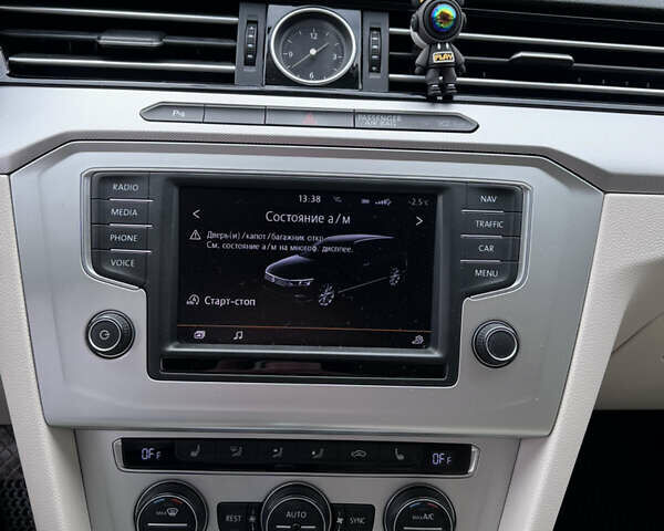 Синий Фольксваген Пассат, объемом двигателя 1.97 л и пробегом 290 тыс. км за 14400 $, фото 29 на Automoto.ua