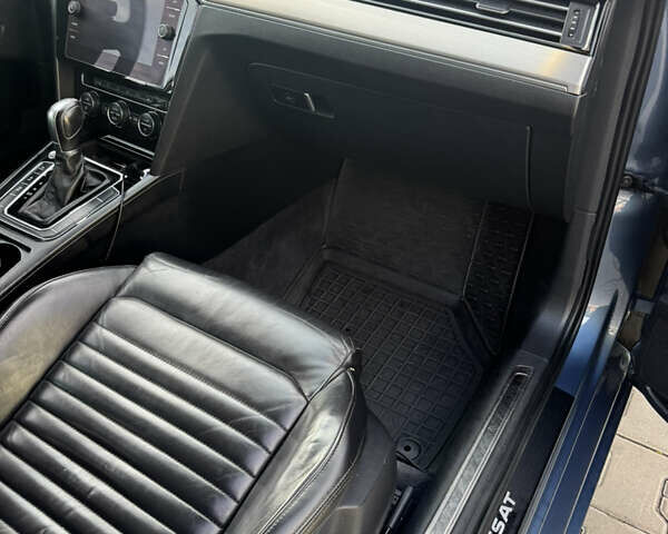 Синий Фольксваген Пассат, объемом двигателя 1.97 л и пробегом 348 тыс. км за 12499 $, фото 27 на Automoto.ua