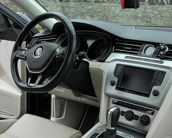 Синий Фольксваген Пассат, объемом двигателя 1.97 л и пробегом 290 тыс. км за 14400 $, фото 22 на Automoto.ua