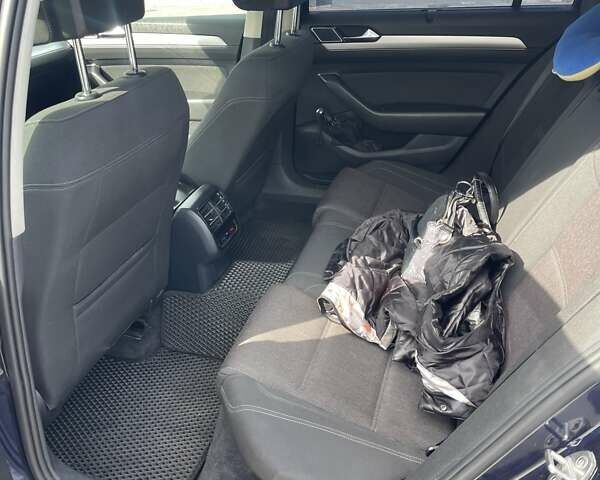 Синий Фольксваген Пассат, объемом двигателя 1.8 л и пробегом 269 тыс. км за 14300 $, фото 6 на Automoto.ua