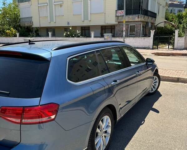 Синій Фольксваген Пассат, об'ємом двигуна 1.6 л та пробігом 307 тис. км за 11999 $, фото 13 на Automoto.ua