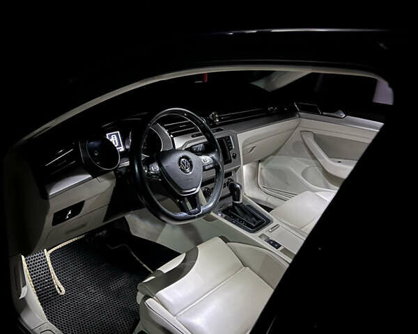 Синий Фольксваген Пассат, объемом двигателя 1.97 л и пробегом 290 тыс. км за 14400 $, фото 41 на Automoto.ua