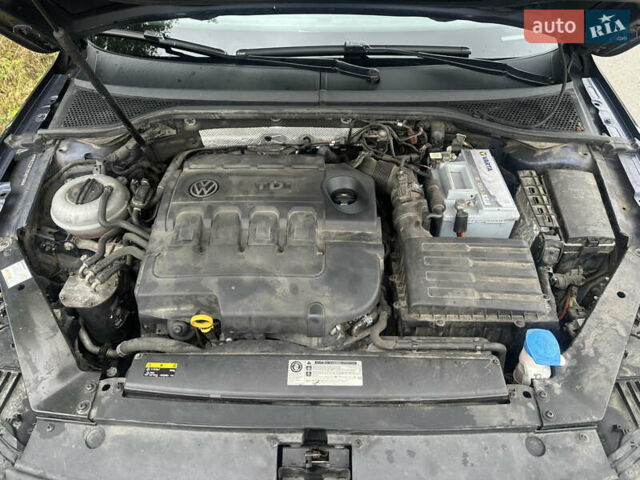 Синий Фольксваген Пассат, объемом двигателя 1.6 л и пробегом 286 тыс. км за 12800 $, фото 15 на Automoto.ua
