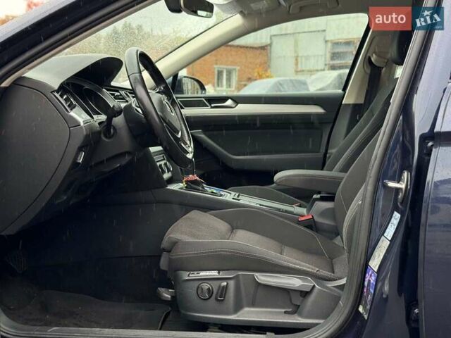 Синий Фольксваген Пассат, объемом двигателя 1.8 л и пробегом 238 тыс. км за 15790 $, фото 21 на Automoto.ua