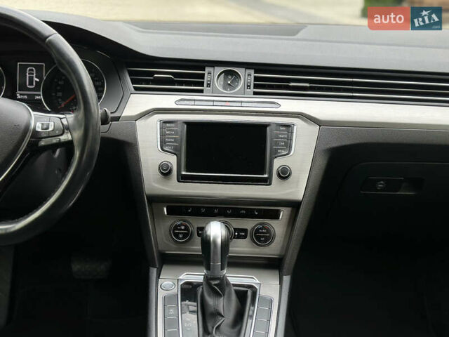 Синій Фольксваген Пассат, об'ємом двигуна 2 л та пробігом 287 тис. км за 15900 $, фото 31 на Automoto.ua