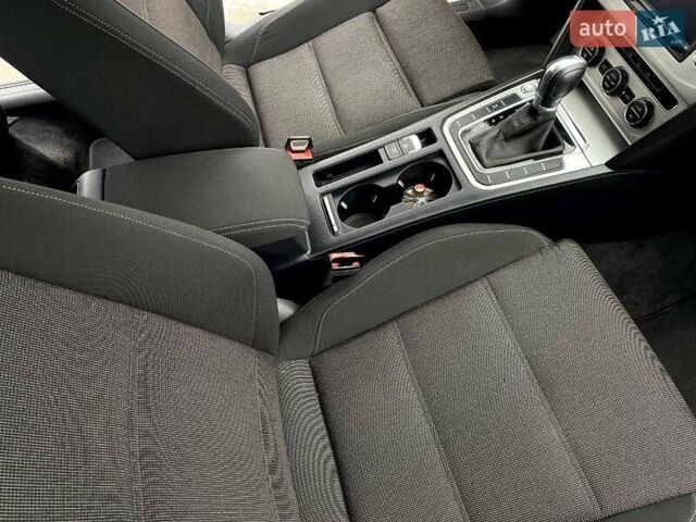 Синій Фольксваген Пассат, об'ємом двигуна 1.6 л та пробігом 244 тис. км за 13200 $, фото 12 на Automoto.ua