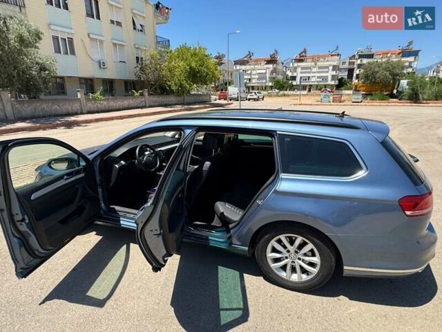 Синій Фольксваген Пассат, об'ємом двигуна 1.6 л та пробігом 307 тис. км за 11999 $, фото 8 на Automoto.ua