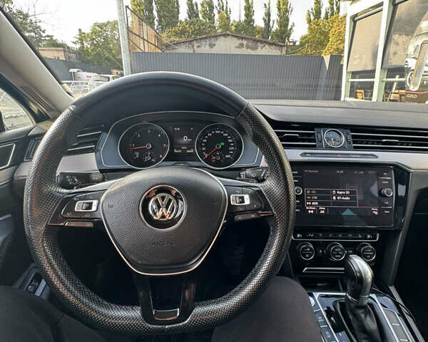 Синий Фольксваген Пассат, объемом двигателя 1.97 л и пробегом 348 тыс. км за 12499 $, фото 26 на Automoto.ua