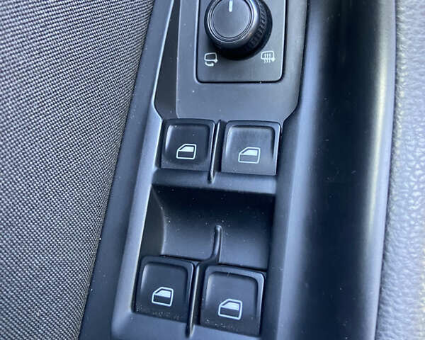 Синий Фольксваген Пассат, объемом двигателя 1.97 л и пробегом 380 тыс. км за 14999 $, фото 24 на Automoto.ua