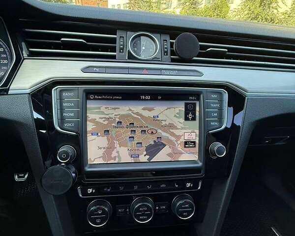 Синій Фольксваген Пассат, об'ємом двигуна 2 л та пробігом 233 тис. км за 15800 $, фото 17 на Automoto.ua