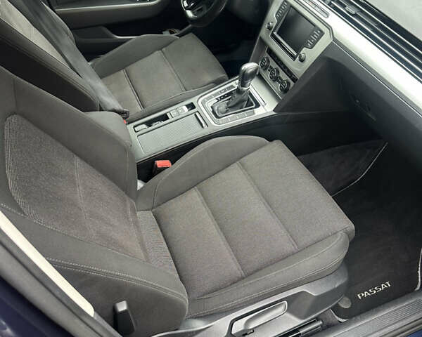 Синий Фольксваген Пассат, объемом двигателя 1.6 л и пробегом 286 тыс. км за 12800 $, фото 9 на Automoto.ua