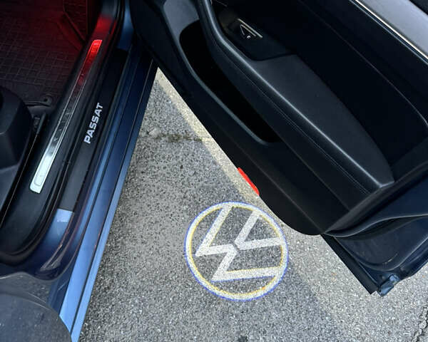 Синий Фольксваген Пассат, объемом двигателя 1.97 л и пробегом 348 тыс. км за 12499 $, фото 9 на Automoto.ua