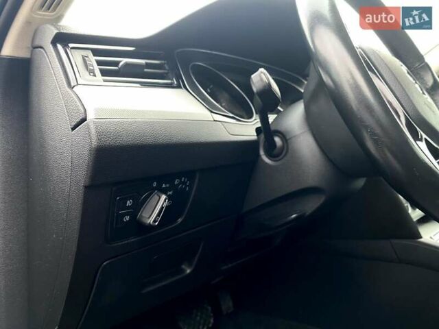 Синій Фольксваген Пассат, об'ємом двигуна 1.6 л та пробігом 244 тис. км за 13200 $, фото 16 на Automoto.ua