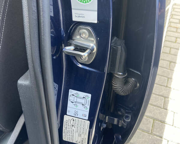 Синий Фольксваген Пассат, объемом двигателя 1.97 л и пробегом 380 тыс. км за 14999 $, фото 21 на Automoto.ua