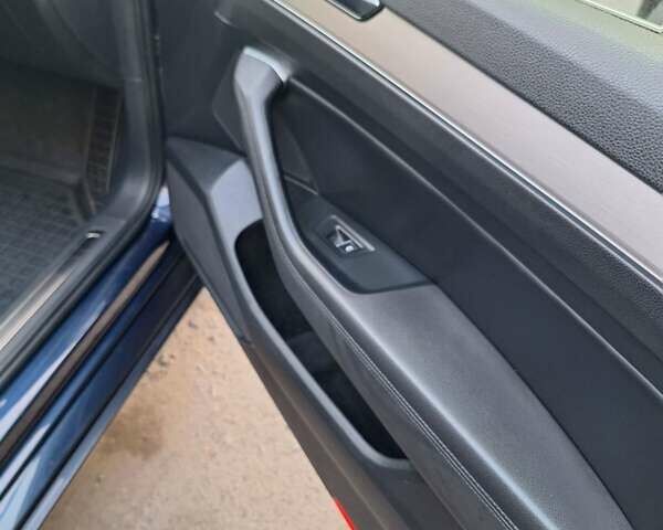 Синий Фольксваген Пассат, объемом двигателя 1.97 л и пробегом 285 тыс. км за 15000 $, фото 17 на Automoto.ua