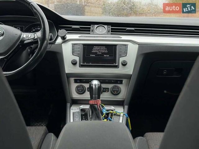 Синий Фольксваген Пассат, объемом двигателя 1.8 л и пробегом 238 тыс. км за 15790 $, фото 42 на Automoto.ua