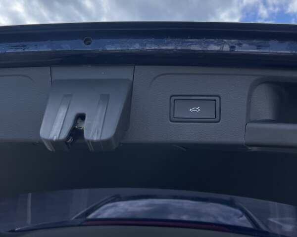 Синий Фольксваген Пассат, объемом двигателя 1.8 л и пробегом 269 тыс. км за 14300 $, фото 5 на Automoto.ua