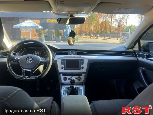 Синий Фольксваген Пассат, объемом двигателя 1.6 л и пробегом 213 тыс. км за 12800 $, фото 7 на Automoto.ua