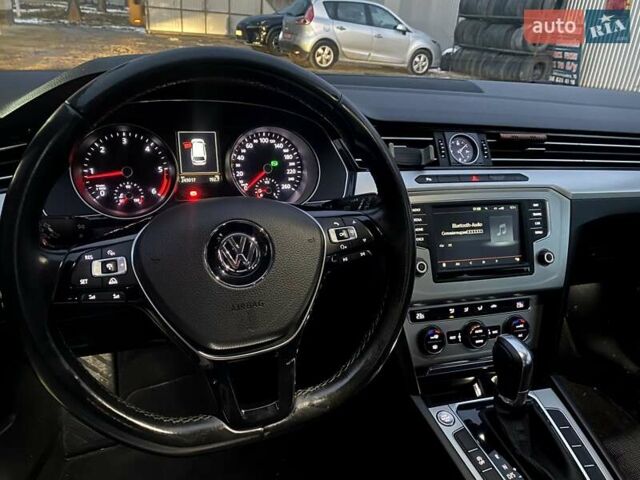 Синій Фольксваген Пассат, об'ємом двигуна 1.6 л та пробігом 244 тис. км за 13200 $, фото 11 на Automoto.ua