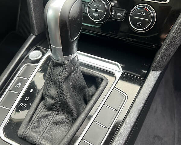 Синий Фольксваген Пассат, объемом двигателя 1.6 л и пробегом 315 тыс. км за 11700 $, фото 15 на Automoto.ua