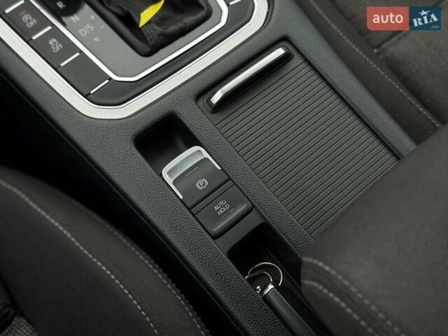 Синий Фольксваген Пассат, объемом двигателя 1.8 л и пробегом 238 тыс. км за 15790 $, фото 26 на Automoto.ua