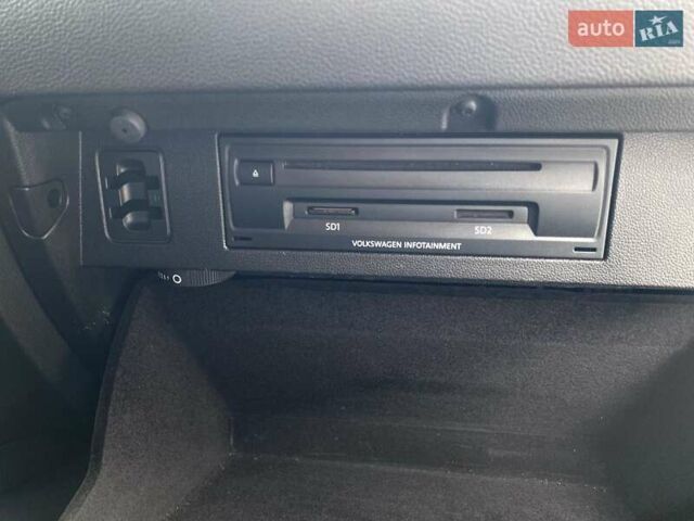 Синій Фольксваген Пассат, об'ємом двигуна 1.6 л та пробігом 244 тис. км за 13200 $, фото 15 на Automoto.ua