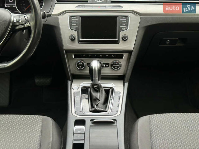 Синій Фольксваген Пассат, об'ємом двигуна 2 л та пробігом 287 тис. км за 15900 $, фото 32 на Automoto.ua