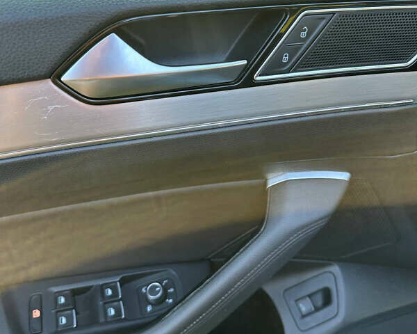 Синий Фольксваген Пассат, объемом двигателя 1.97 л и пробегом 230 тыс. км за 19809 $, фото 20 на Automoto.ua