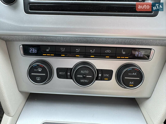 Синий Фольксваген Пассат, объемом двигателя 1.97 л и пробегом 290 тыс. км за 14400 $, фото 27 на Automoto.ua