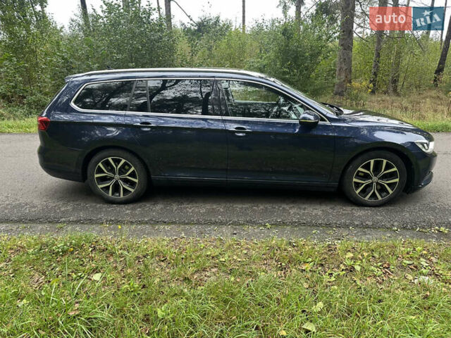 Синий Фольксваген Пассат, объемом двигателя 1.6 л и пробегом 286 тыс. км за 12800 $, фото 4 на Automoto.ua