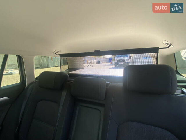 Синий Фольксваген Пассат, объемом двигателя 1.97 л и пробегом 380 тыс. км за 14999 $, фото 4 на Automoto.ua