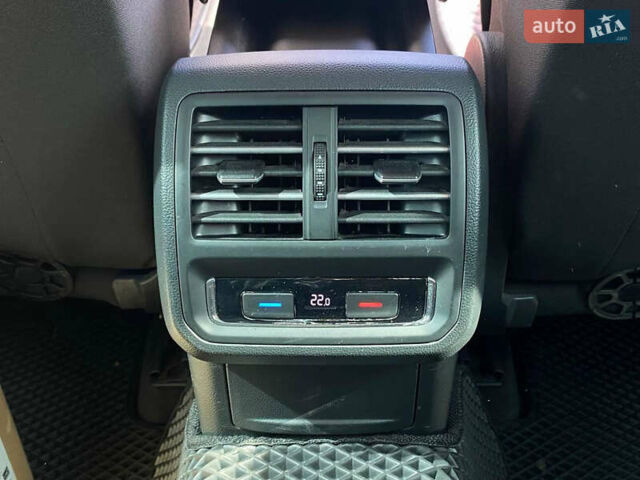 Синій Фольксваген Пассат, об'ємом двигуна 2 л та пробігом 356 тис. км за 13500 $, фото 21 на Automoto.ua