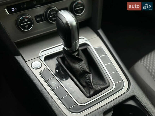 Синій Фольксваген Пассат, об'ємом двигуна 2 л та пробігом 287 тис. км за 15900 $, фото 57 на Automoto.ua