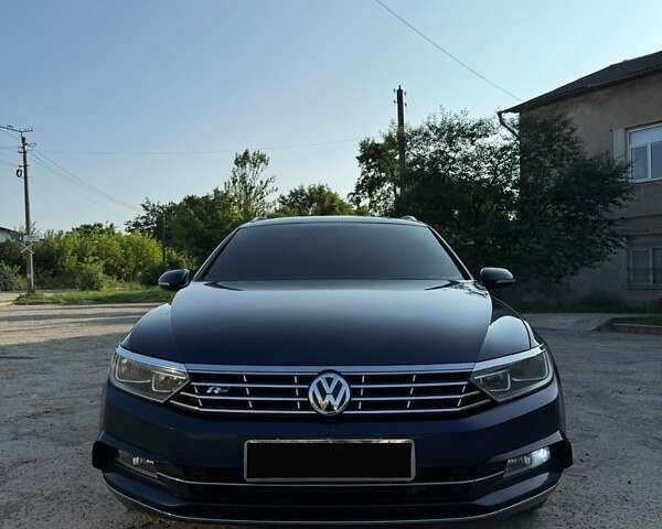 Синій Фольксваген Пассат, об'ємом двигуна 2 л та пробігом 233 тис. км за 13500 $, фото 5 на Automoto.ua