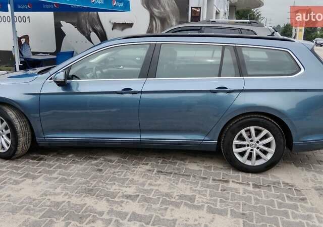 Синій Фольксваген Пассат, об'ємом двигуна 2 л та пробігом 264 тис. км за 17500 $, фото 2 на Automoto.ua