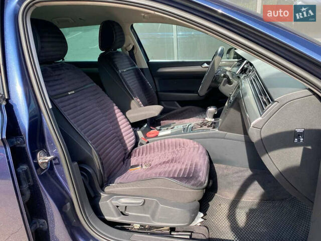 Синій Фольксваген Пассат, об'ємом двигуна 2 л та пробігом 356 тис. км за 13500 $, фото 26 на Automoto.ua