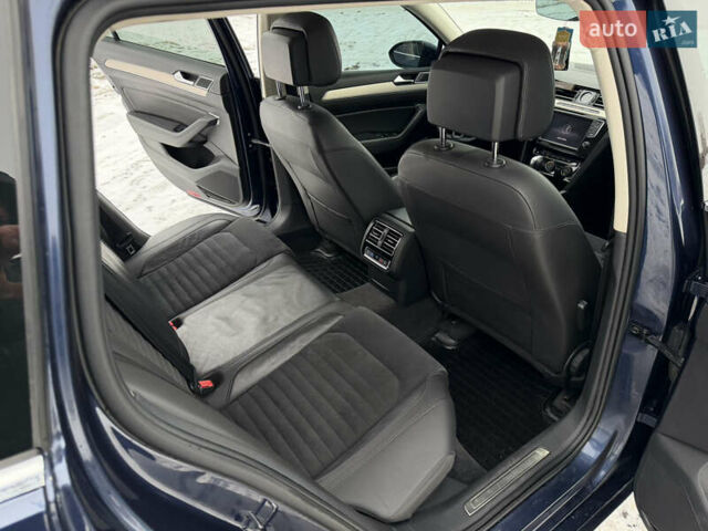 Синий Фольксваген Пассат, объемом двигателя 1.6 л и пробегом 277 тыс. км за 13450 $, фото 59 на Automoto.ua