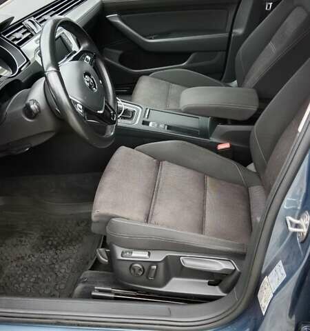 Синій Фольксваген Пассат, об'ємом двигуна 2 л та пробігом 264 тис. км за 17500 $, фото 3 на Automoto.ua