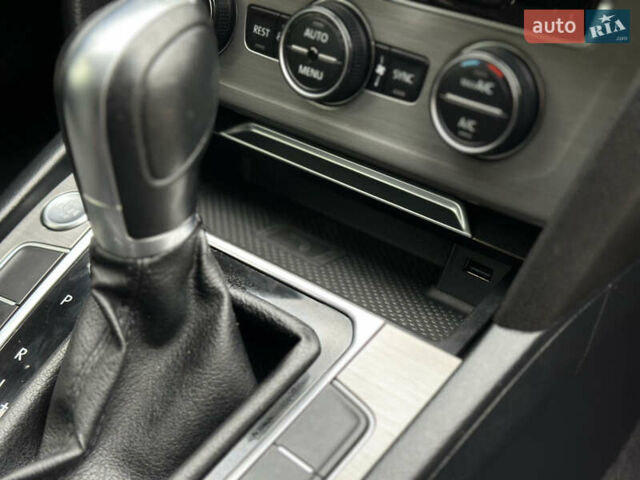 Синій Фольксваген Пассат, об'ємом двигуна 2 л та пробігом 287 тис. км за 15900 $, фото 51 на Automoto.ua