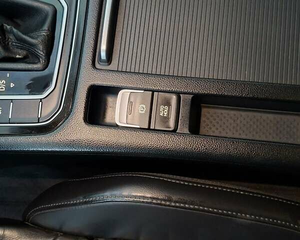 Синій Фольксваген Пассат, об'ємом двигуна 1.97 л та пробігом 270 тис. км за 14400 $, фото 18 на Automoto.ua