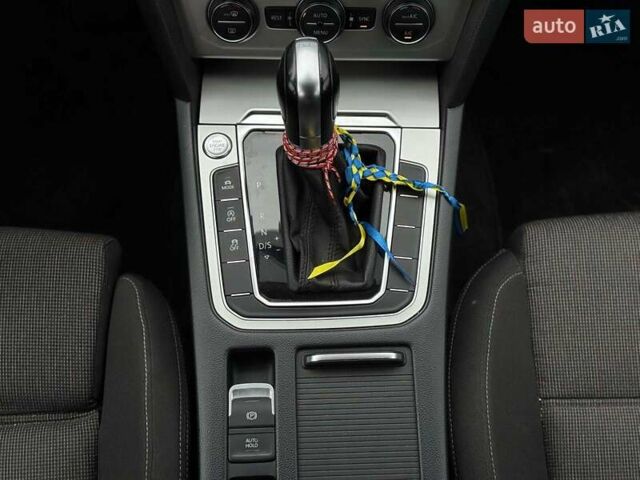 Синий Фольксваген Пассат, объемом двигателя 1.8 л и пробегом 238 тыс. км за 15790 $, фото 43 на Automoto.ua