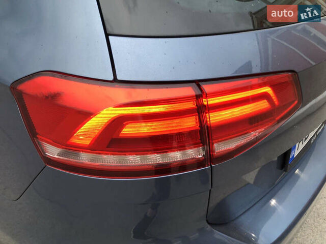 Синий Фольксваген Пассат, объемом двигателя 1.6 л и пробегом 250 тыс. км за 14039 $, фото 5 на Automoto.ua