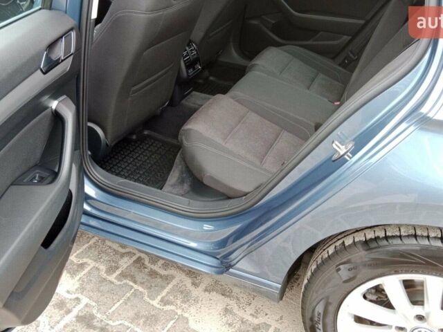 Синій Фольксваген Пассат, об'ємом двигуна 2 л та пробігом 264 тис. км за 17500 $, фото 4 на Automoto.ua