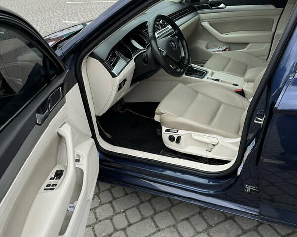 Синий Фольксваген Пассат, объемом двигателя 1.97 л и пробегом 290 тыс. км за 14400 $, фото 25 на Automoto.ua