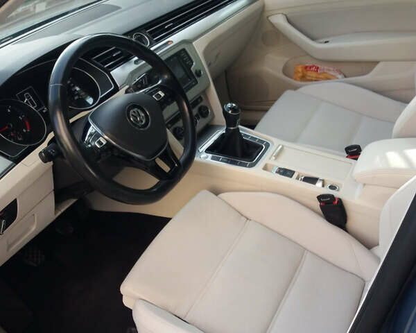 Синий Фольксваген Пассат, объемом двигателя 1.6 л и пробегом 250 тыс. км за 14039 $, фото 6 на Automoto.ua