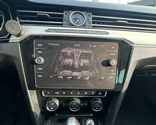 Синий Фольксваген Пассат, объемом двигателя 1.97 л и пробегом 348 тыс. км за 12499 $, фото 25 на Automoto.ua