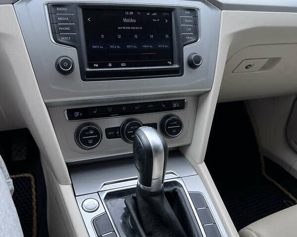 Синий Фольксваген Пассат, объемом двигателя 1.97 л и пробегом 290 тыс. км за 14400 $, фото 28 на Automoto.ua