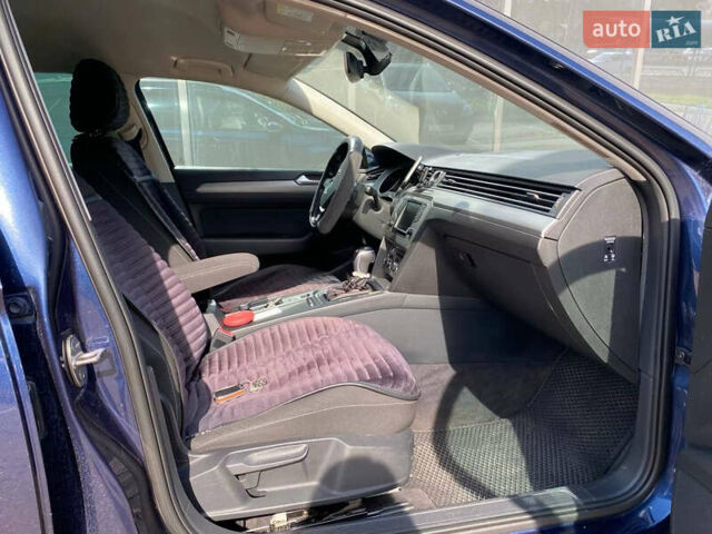 Синій Фольксваген Пассат, об'ємом двигуна 2 л та пробігом 356 тис. км за 13500 $, фото 25 на Automoto.ua